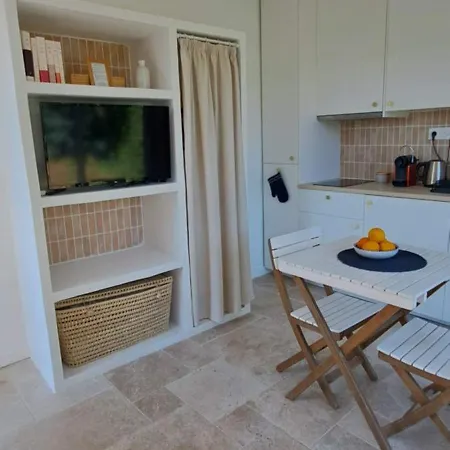 Confortable Dans Un Jardin Au Calme Апартаменты
