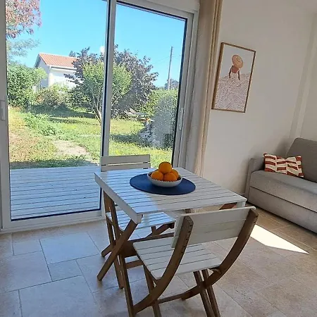 Confortable Dans Un Jardin Au Calme